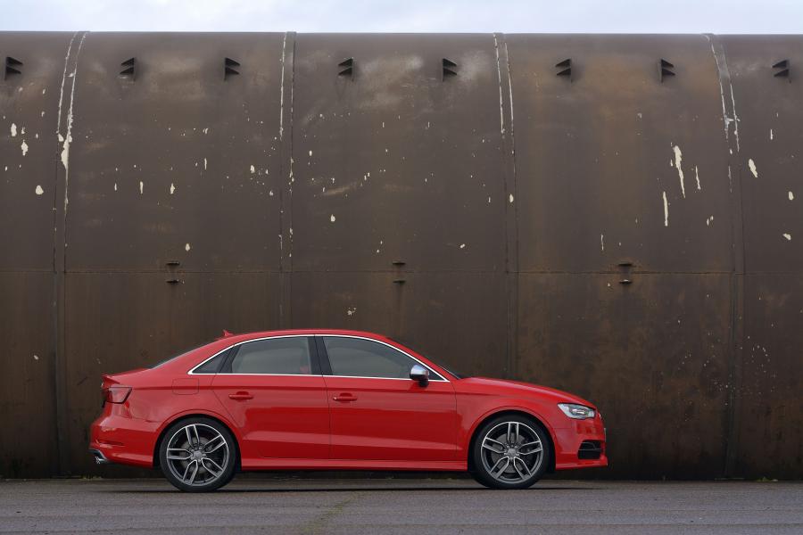  Audi S3 Sedan (8V) 2013 года  (UK) (фото 23 из 53)